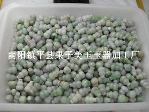 镇平翡翠A货葫芦挂件 从原料到礼品的匠心之旅